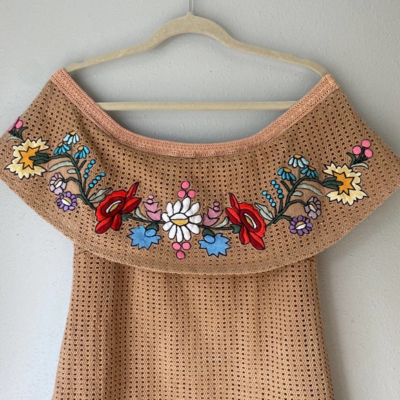 Judith March Off Shoulder - Picture 2 of 14